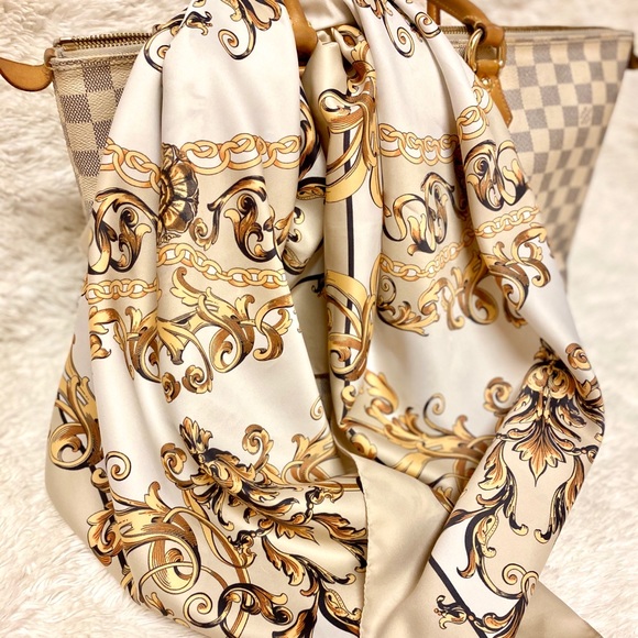 H&M Accessories - Brand New ✨H&M Large Square Scarf